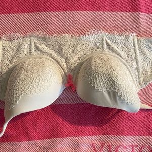 Beautiful Victoria’s Secret bra, size 32DD
